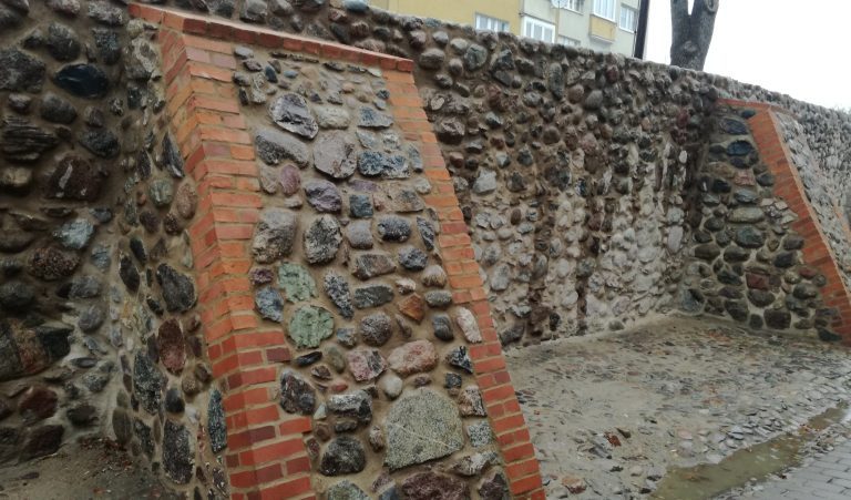 Konserwacja i zabezpieczenie fragmentów murów obronnych – Barlinek