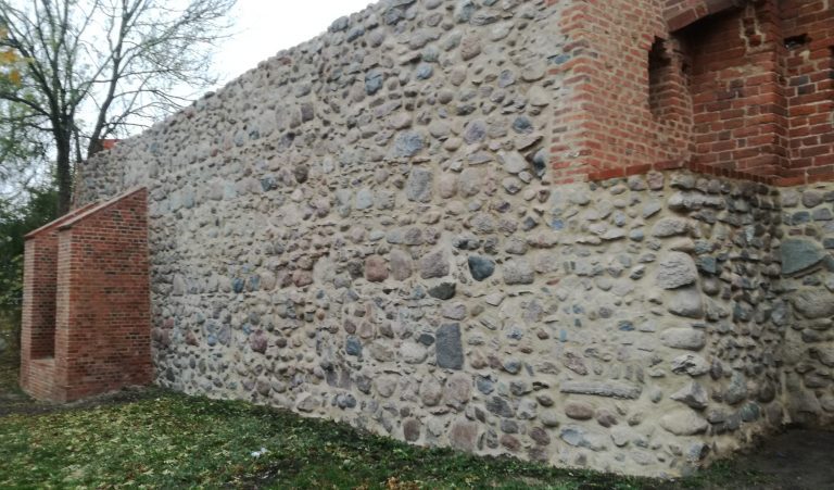 Konserwacja i zabezpieczenie fragmentów murów obronnych – Barlinek