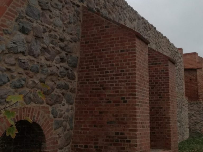 Konserwacja i zabezpieczenie fragmentów murów obronnych – Barlinek